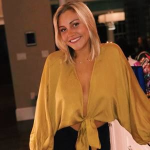 Meet your Posher, Caroline